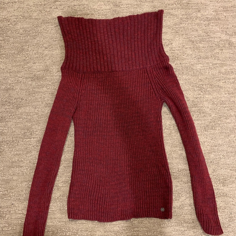 Off the shoulder hollister sweater